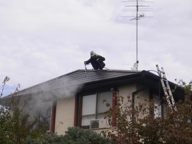 群馬館林　屋根高圧洗浄中